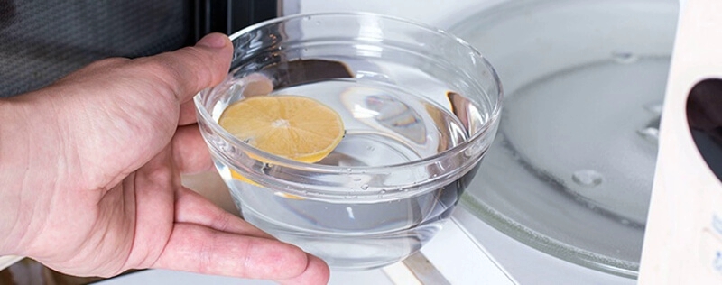Clean microwave with lemon